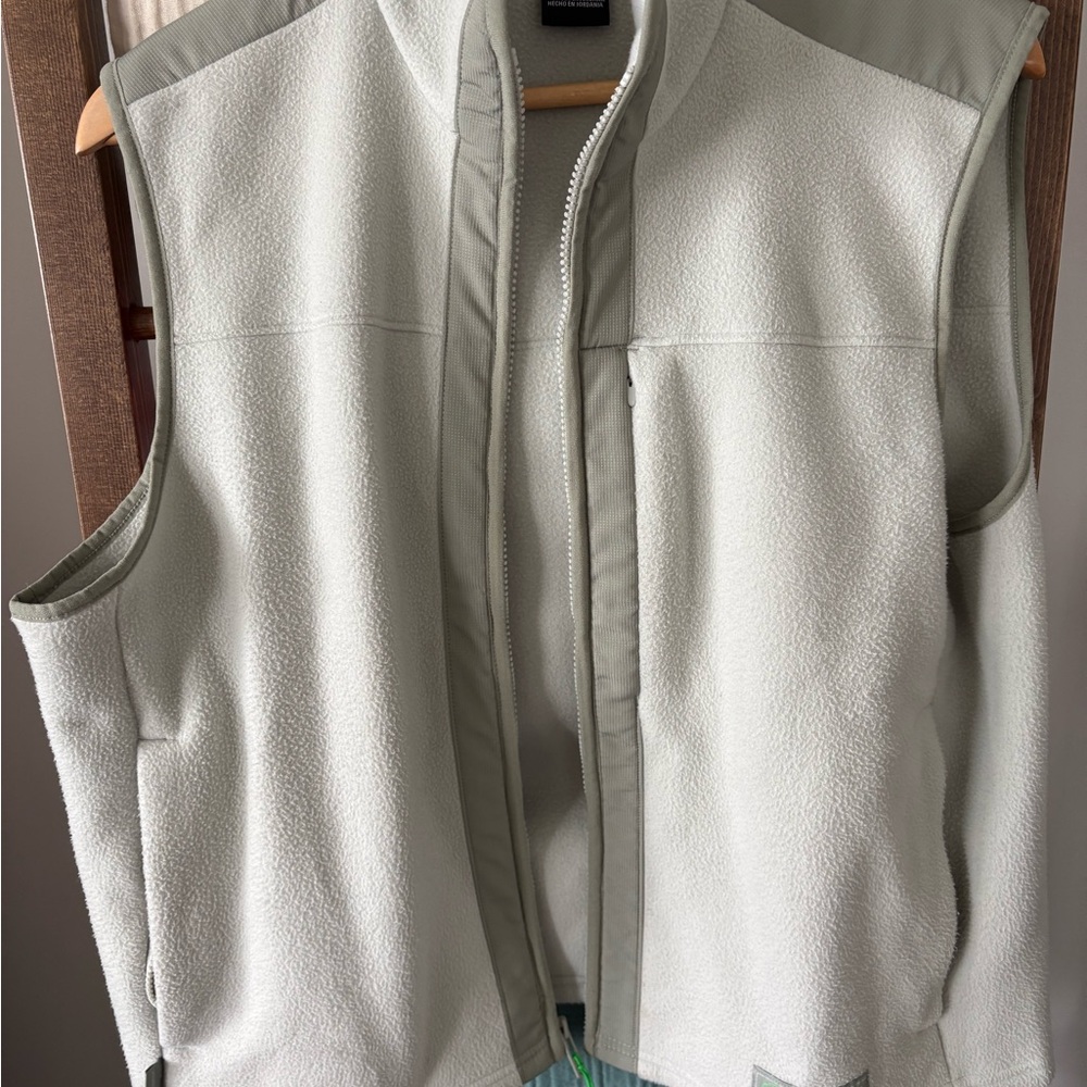 Under Armour Cream Fleece Vest